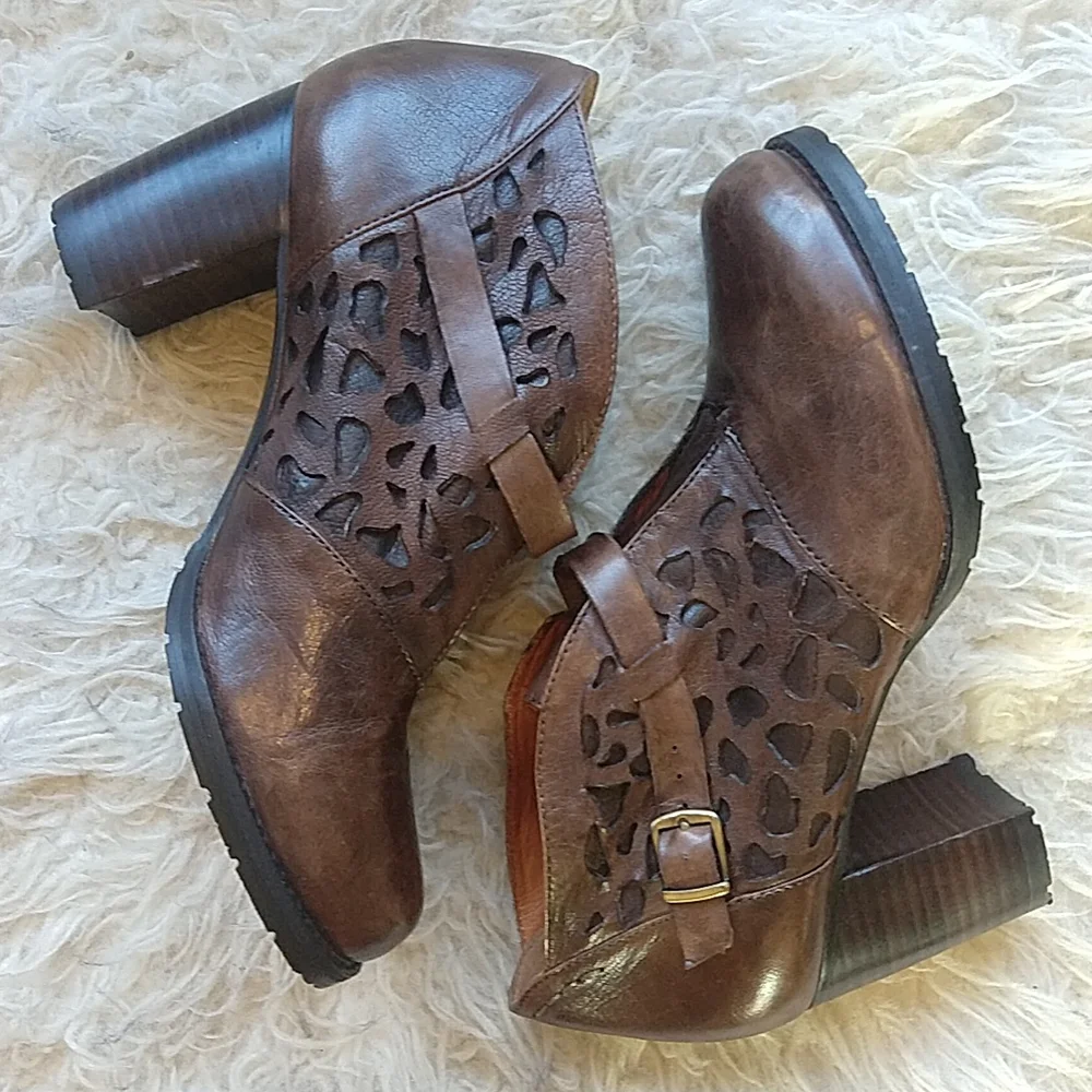 Everybody by B.Z. Moda Slip on Heeled Leather Shoes - Picture 6 of 11